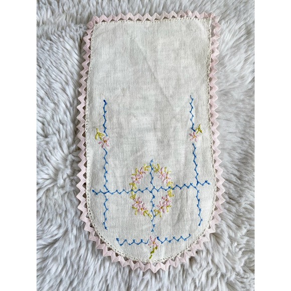 Vintage 1950s embroidered table runner - Picture 1 of 5